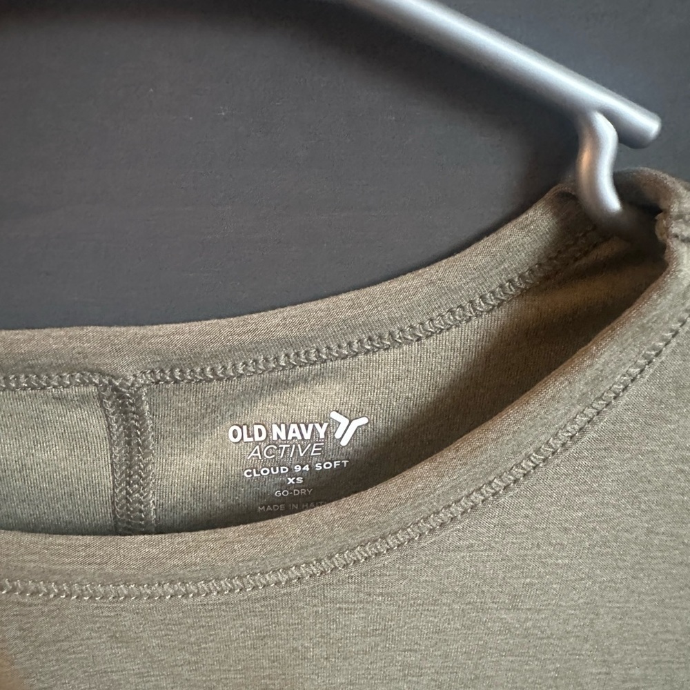 Old Navy Active Olive Green Women's Top - Picture 2 of 4